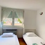 Apartment Old Town -Austrian Square Апартаменты *